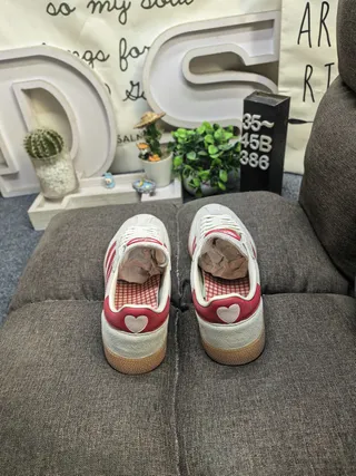 Adidas Samba OG 奶油白和红色生活方式运动鞋 8