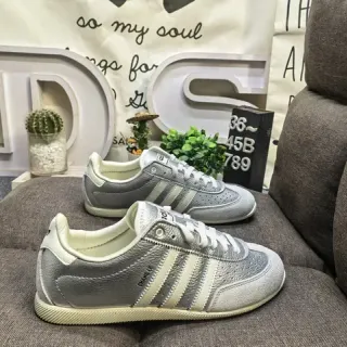 Adidas Samba OG चाँदी और क्रीम लाइफस्टाइल स्नीकर