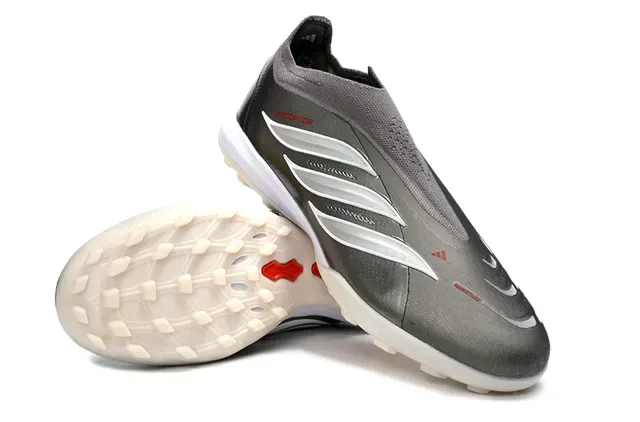 Chaussures de football Adidas Argent Rouge Métallisé Synthétique Rayures Blanches Trois Superposition Gazon 12