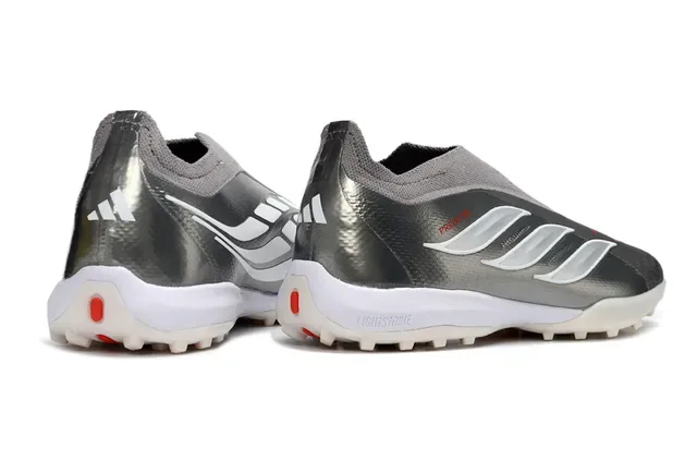 Chaussures de football Adidas Argent Rouge Métallisé Synthétique Rayures Blanches Trois Superposition Gazon 14