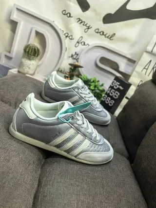 Adidas Silver White Low-Top Perforated Toe Lifestyle Sneakers 9