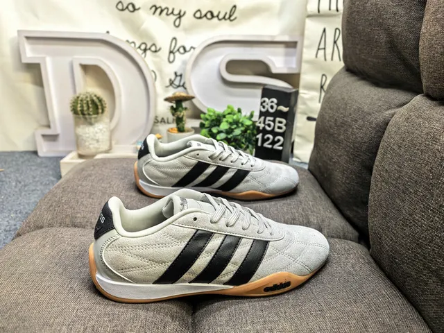 Adidas Spezial 白黑低帮皮革拼接生活方式运动鞋 11