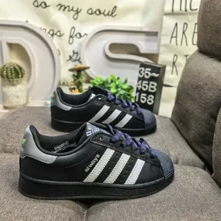 Adidas Superstar काला सफेद ग्रे बैंगनी जीवनशैली स्नीकर