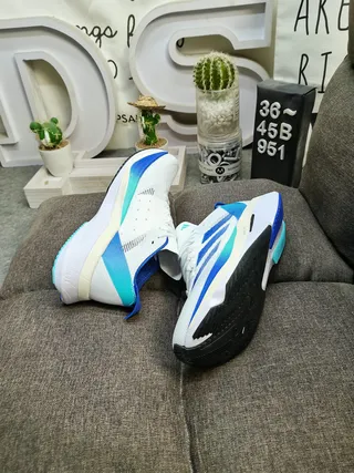 Adidas Blanco Azul Parte Superior de Malla Ingenierada Tres Rayas Laterales Marcas Zapatos de Running 6