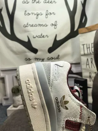 Adidas White Brown Low-Top Perforated Toe Lifestyle Sneakers 23