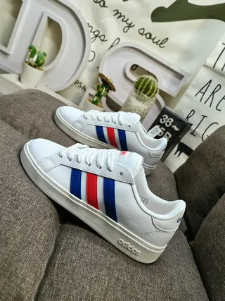 Adidas White Red Blue Three-Stripe Lifestyle Sneakers 7