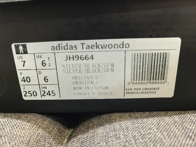 Adidas White Silver Low-Top Quilted Toe Cap Lifestyle Sneakers 2