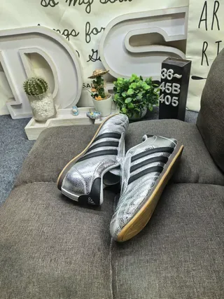 Adidas White Silver Low-Top Quilted Toe Cap Lifestyle Sneakers 6