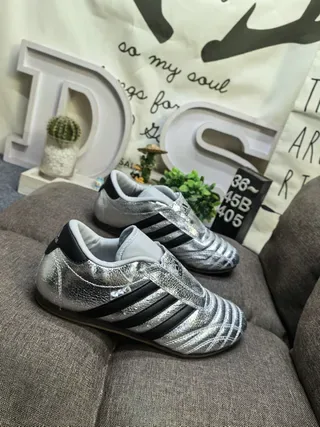 Adidas White Silver Low-Top Quilted Toe Cap Lifestyle Sneakers 9