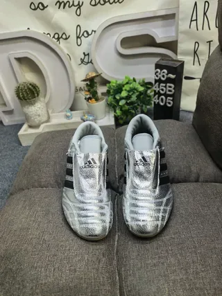 Adidas White Silver Low-Top Quilted Toe Cap Lifestyle Sneakers 10