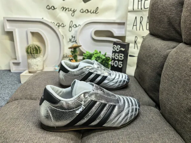 Adidas White Silver Low-Top Quilted Toe Cap Lifestyle Sneakers 11