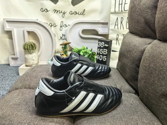 Adidas White Silver Low-Top Quilted Toe Cap Lifestyle Sneakers 21