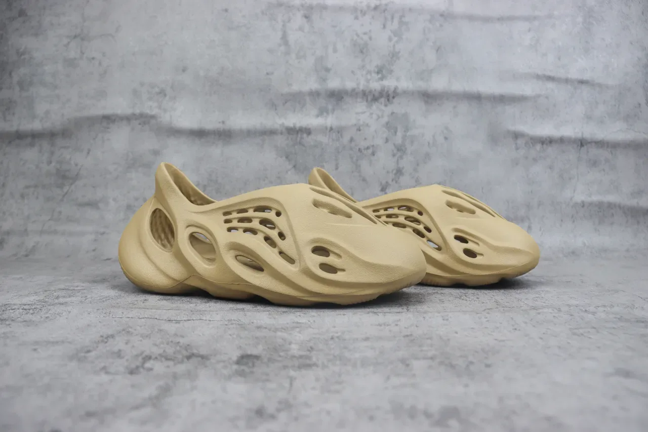 Adidas Yeezy Foam Runner Beige sneakers lifestyle 3