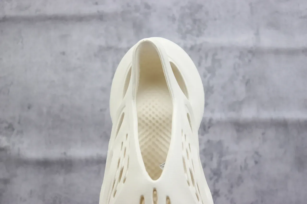 Adidas Yeezy Foam Runner Off-White Lifestyle Sneakers 4
