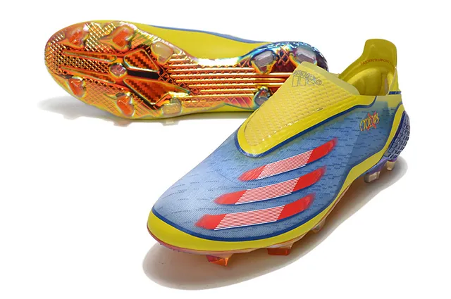 Adidas Chaussures de football Jaune Bleu Bas Collet chaussette Iridescent Holographique Plaque de semelle Sol ferme 18