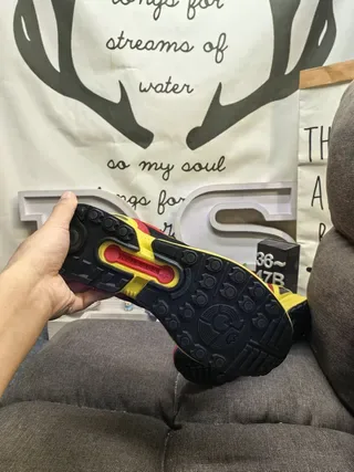 Adidas पीला लाल तीन पट्टी साइड पैनल टॉर्शन बार मिडसोल लाइफस्टाइल स्नीकर 4