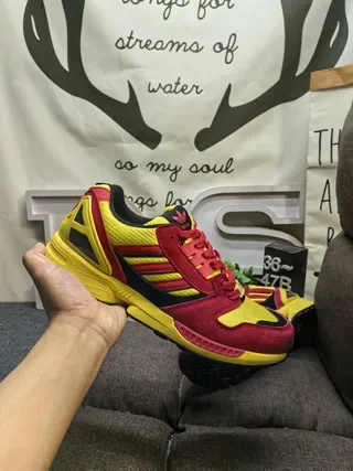 Adidas पीला लाल तीन पट्टी साइड पैनल टॉर्शन बार मिडसोल लाइफस्टाइल स्नीकर 5