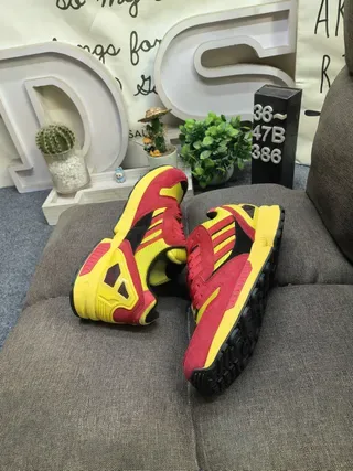 Adidas पीला लाल तीन पट्टी साइड पैनल टॉर्शन बार मिडसोल लाइफस्टाइल स्नीकर 6
