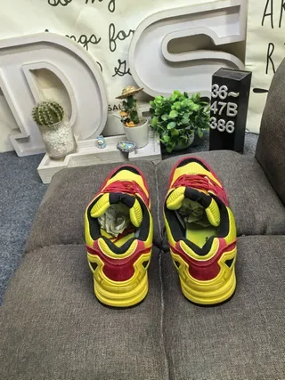 Adidas पीला लाल तीन पट्टी साइड पैनल टॉर्शन बार मिडसोल लाइफस्टाइल स्नीकर 8