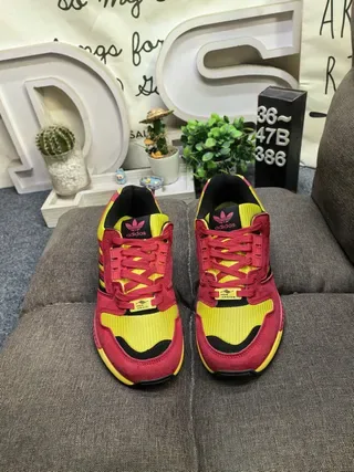 Adidas पीला लाल तीन पट्टी साइड पैनल टॉर्शन बार मिडसोल लाइफस्टाइल स्नीकर 10