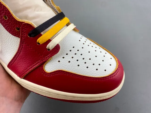 Chaussures de basketball Air Jordan 1 High rouge blanc noir crème 2
