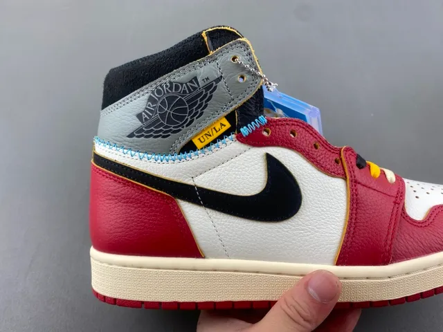Chaussures de basketball Air Jordan 1 High rouge blanc noir crème 3
