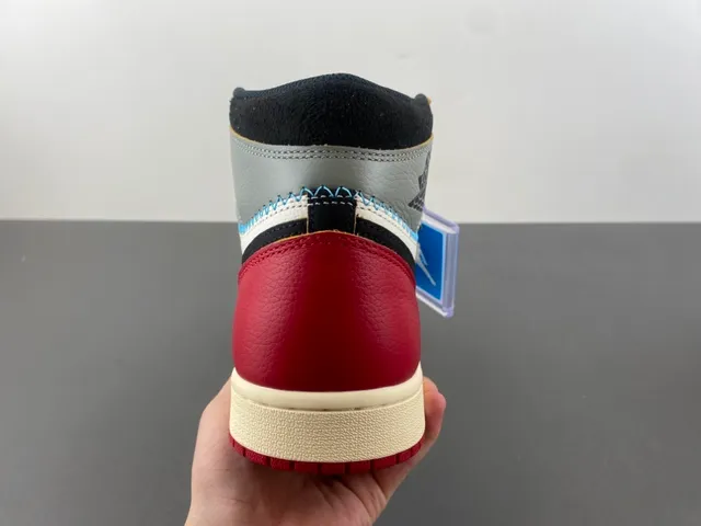 Chaussures de basketball Air Jordan 1 High rouge blanc noir crème 4