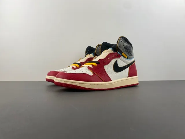 Chaussures de basketball Air Jordan 1 High rouge blanc noir crème 10