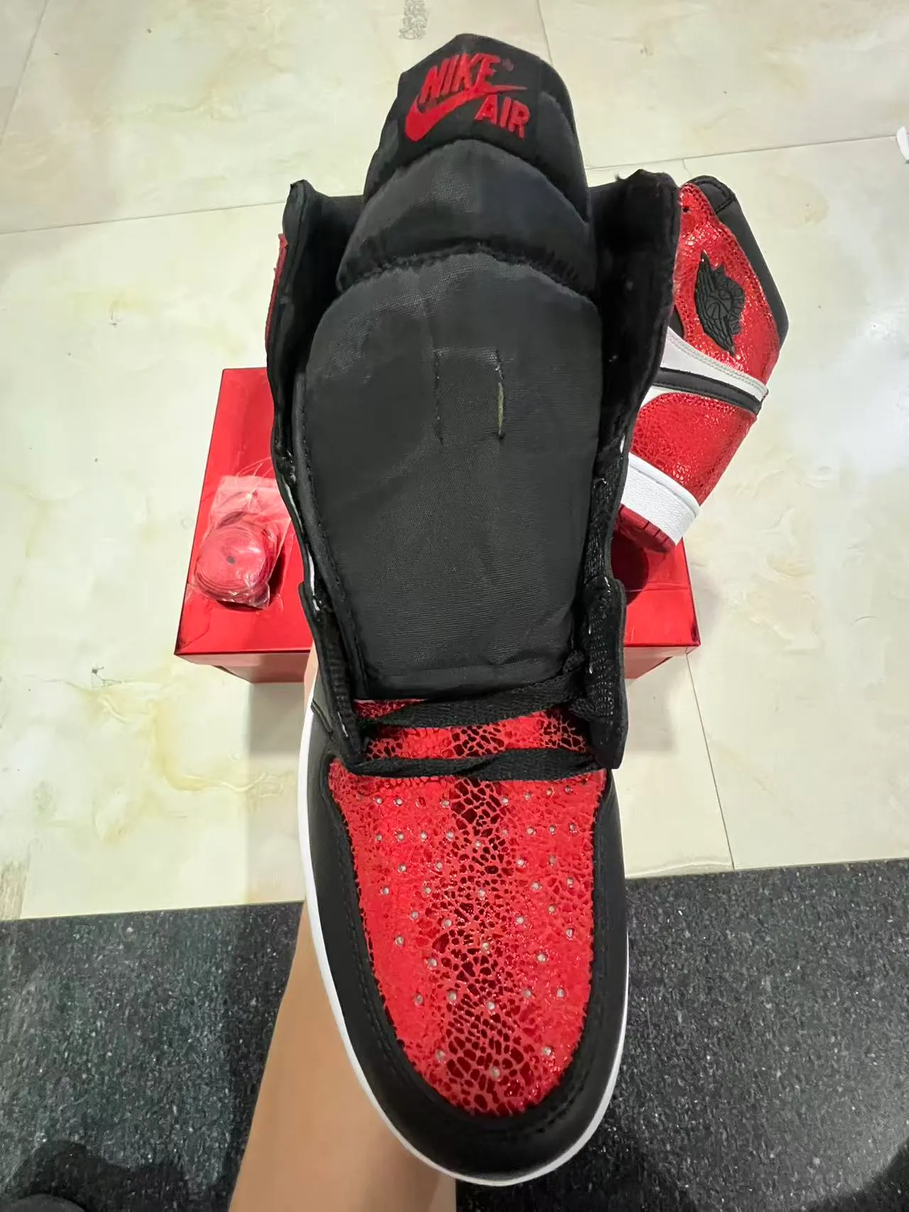 Chaussures de basketball Air Jordan 1 High peau de serpent rouge noir blanc 3