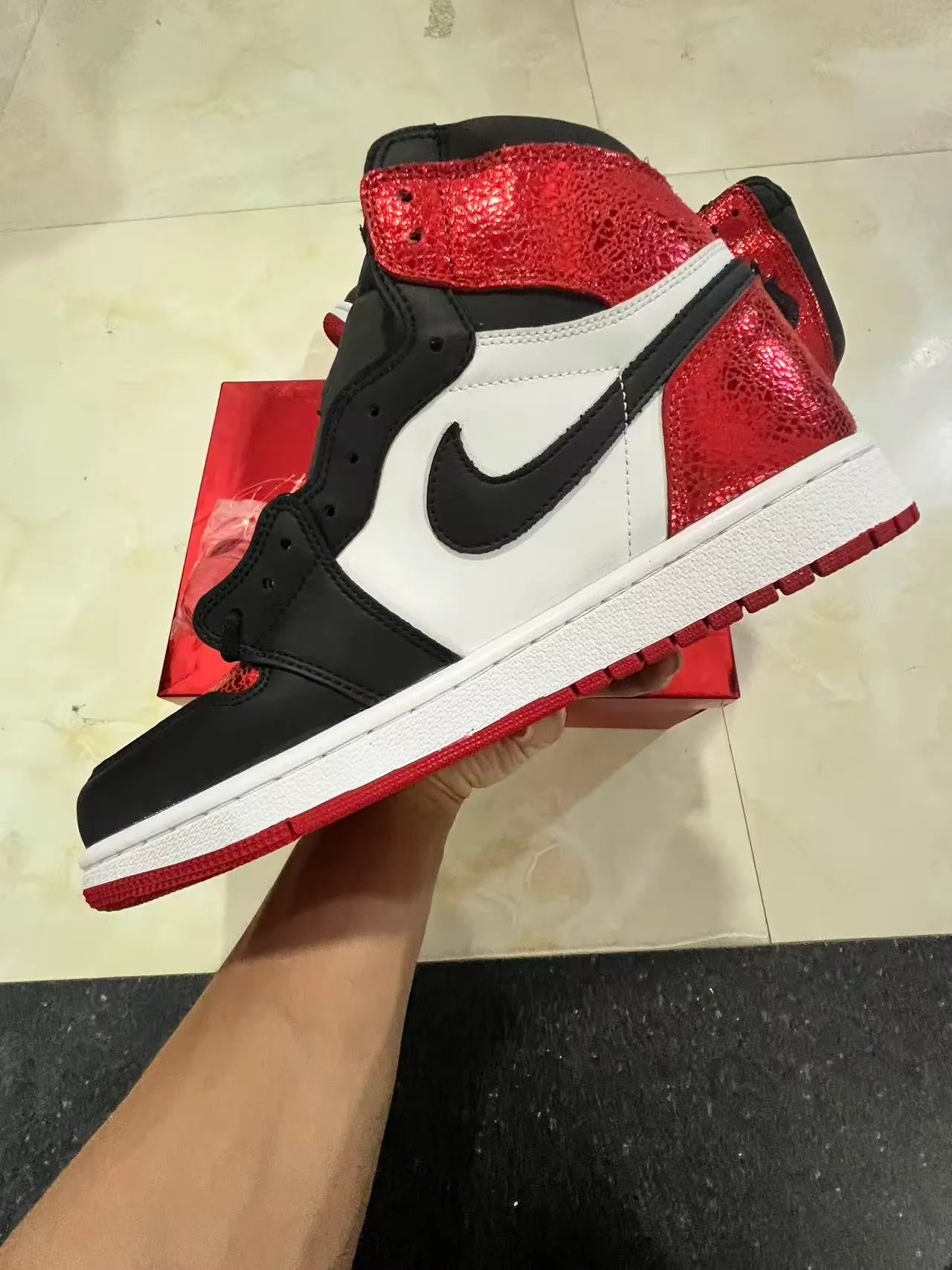 Chaussures de basketball Air Jordan 1 High peau de serpent rouge noir blanc 5