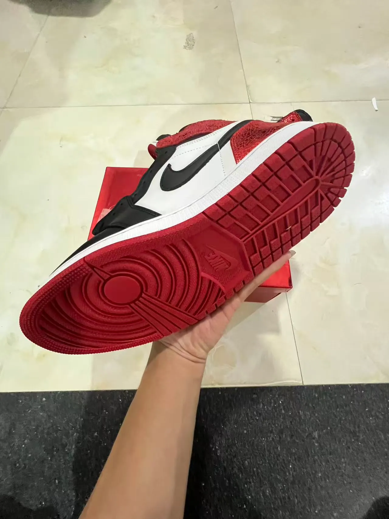 Chaussures de basketball Air Jordan 1 High peau de serpent rouge noir blanc 6