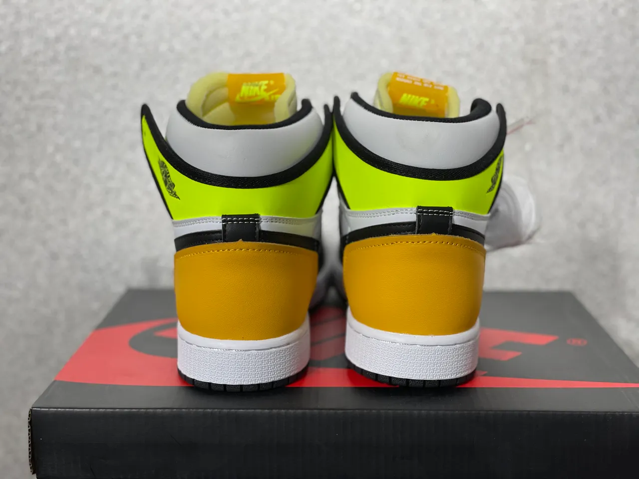 Air Jordan 1 High White Black Mustard Neon Yellow Basketball Shoes 2