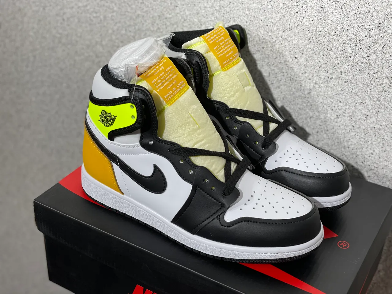 Air Jordan 1 High White Black Mustard Neon Yellow Basketball Shoes 4