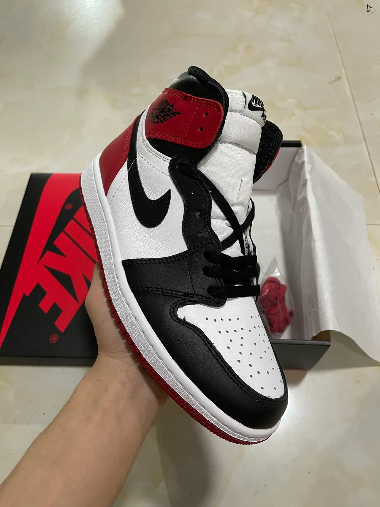 Zapatillas de baloncesto Air Jordan 1 High blanco negro rojo 2