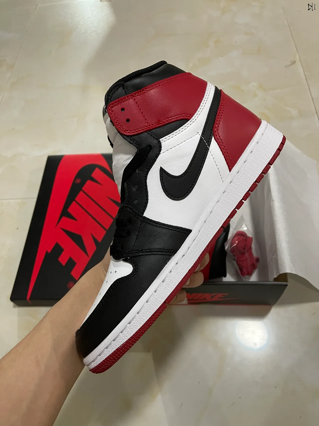 Zapatillas de baloncesto Air Jordan 1 High blanco negro rojo 4