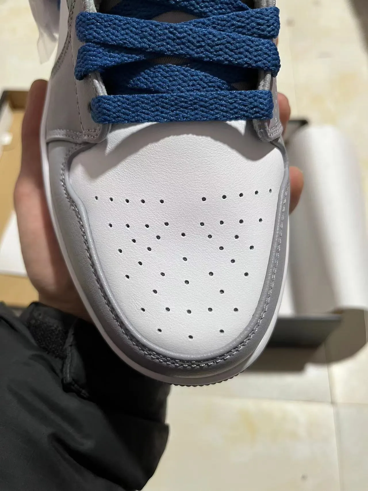 Chaussures de basketball Air Jordan 1 High blanc gris bleu marine 2
