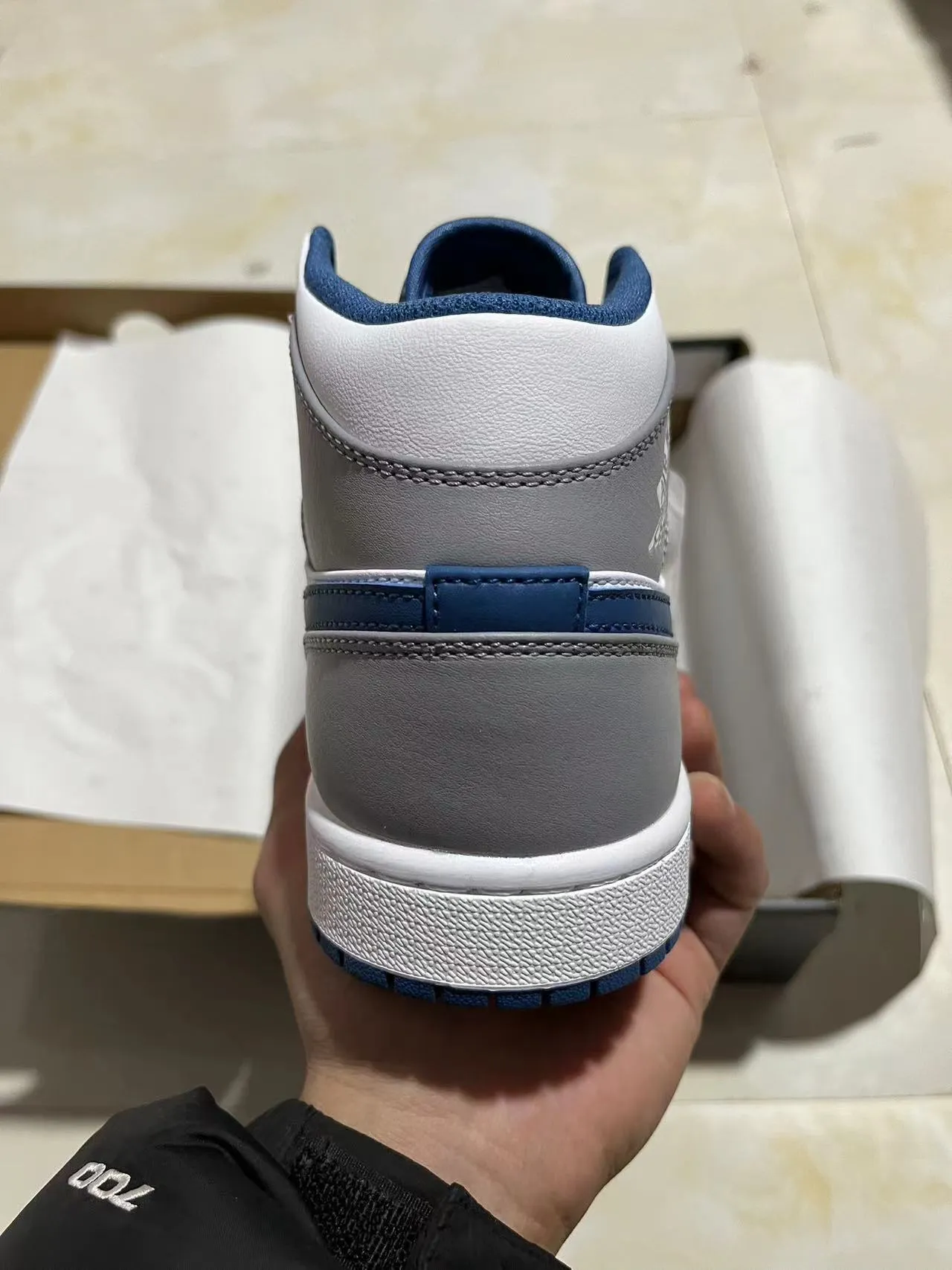 Chaussures de basketball Air Jordan 1 High blanc gris bleu marine 5