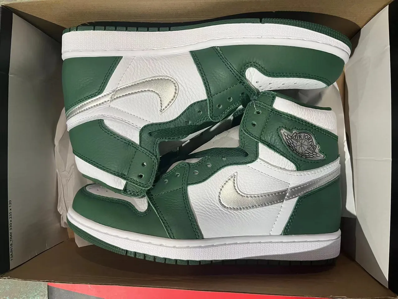 Tênis de basquete Air Jordan 1 High branco e verde com Metallic Swoosh 6