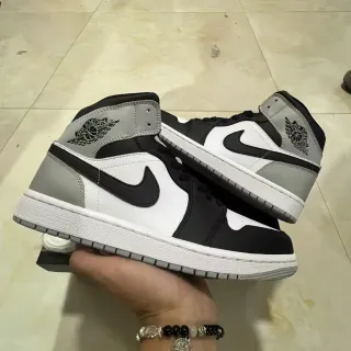 Air Jordan 1 High 狼灰黑白篮球鞋