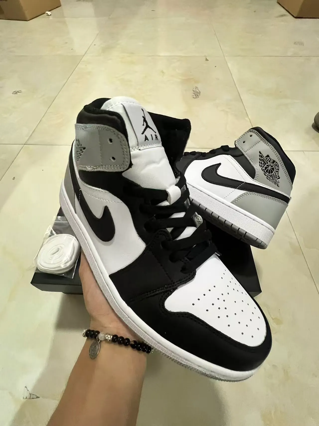 Air Jordan 1 High Wolf Gray Black White Basketball Shoes 2