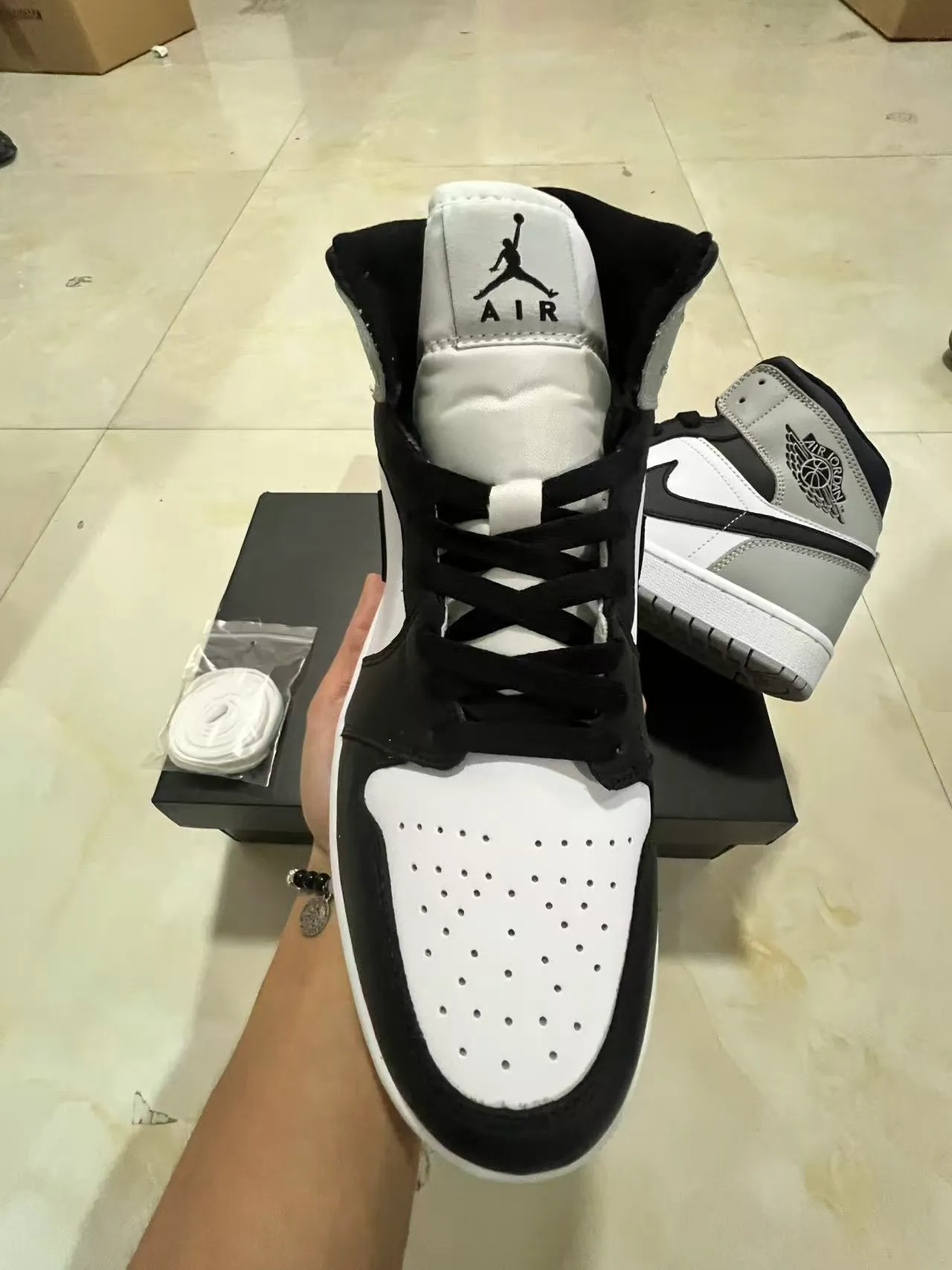 Air Jordan 1 High Wolf Gray Black White Basketball Shoes 3