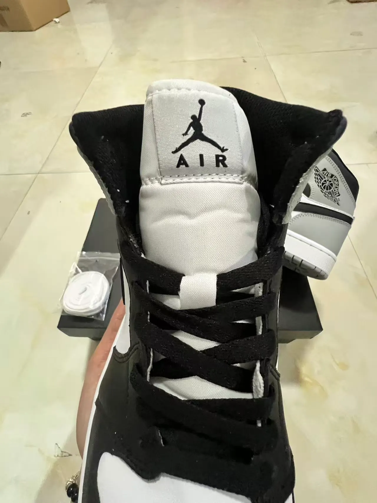 Air Jordan 1 High Wolf Gray Black White Basketball Shoes 4