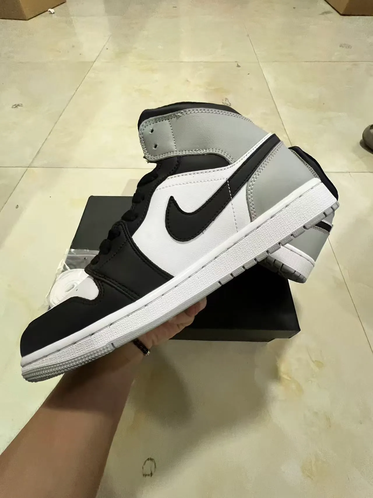 Air Jordan 1 High Wolf Gray Black White Basketball Shoes 5