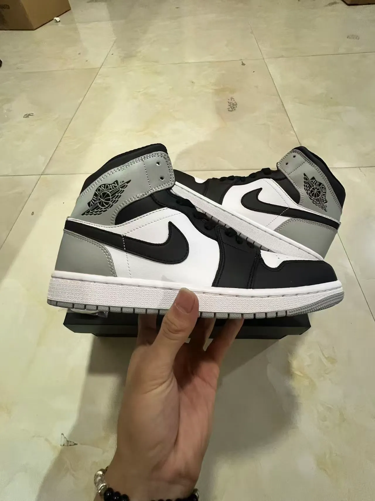 Air Jordan 1 High Wolf Gray Black White Basketball Shoes 7