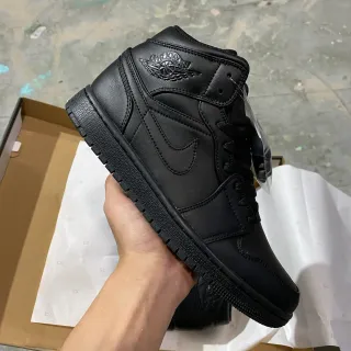 Air Jordan 1 全黑真皮高帮篮球鞋