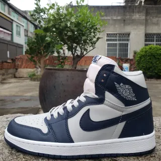 Air Jordan 1 海军蓝和灰色高帮篮球鞋