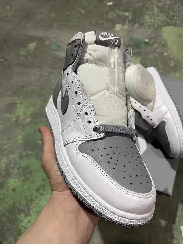 Air Jordan 1 White and Gray Leather Basketball Shoes 2