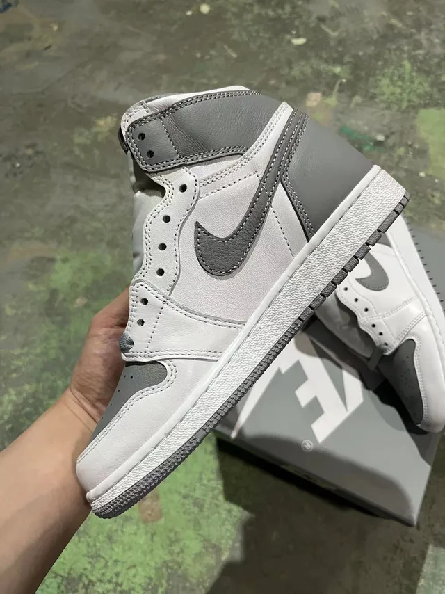 Air Jordan 1 White and Gray Leather Basketball Shoes 3