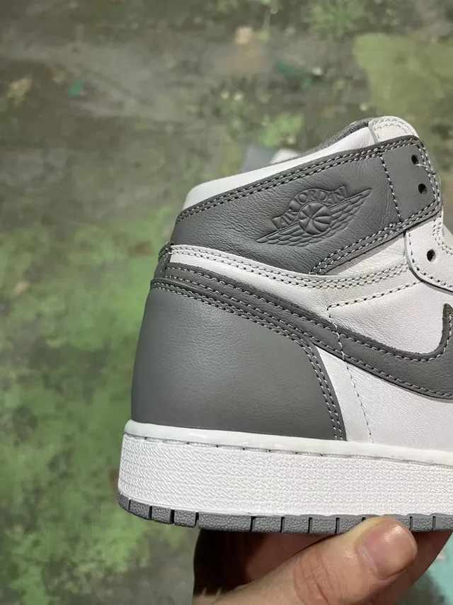 Air Jordan 1 White and Gray Leather Basketball Shoes 5