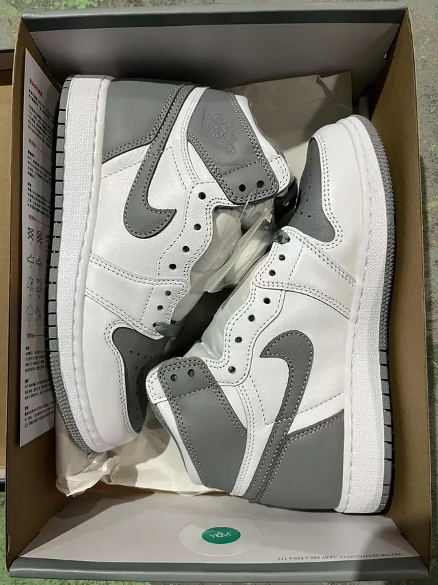 Air Jordan 1 White and Gray Leather Basketball Shoes 6